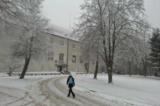To najstarsze góry w Polsce. Zimą zamieniają się w bajkową krainę pełną legend