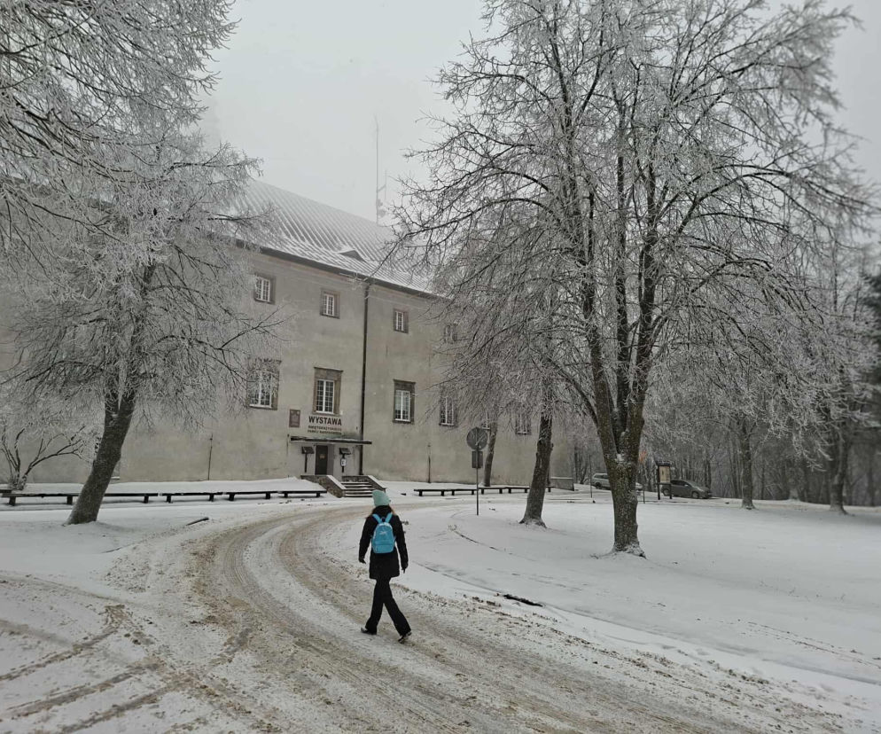 To najstarsze góry w Polsce. Zimą zamieniają się w bajkową krainę pełną legend