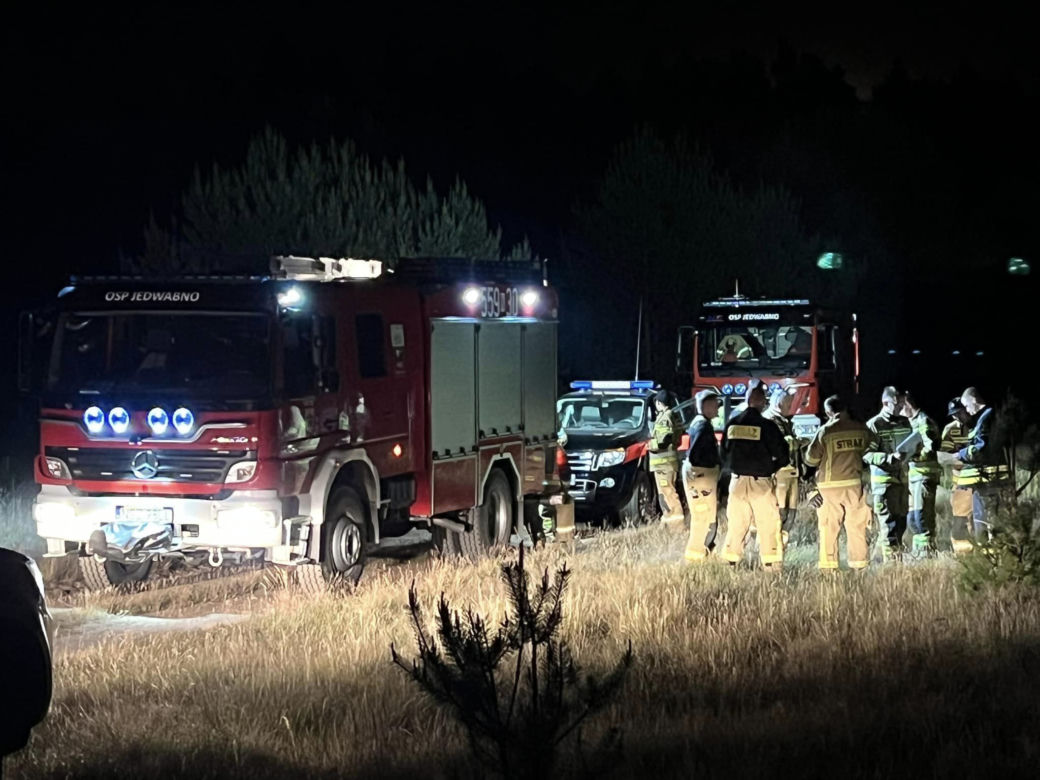 Niezidentyfikowany obiekt latający miał spaść pod Szczytnem. W akcji policja i straż pożarna [ZDJĘCIA]