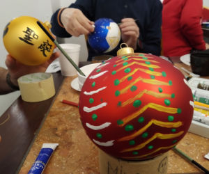 Pomalowali bombki, aby pomóc chorej Marice 