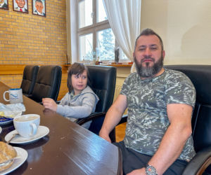 Ostróda w centrum śnieżycy. Burmistrz nocą ratował ludzi. Kierowcy nocowali w urzędzie