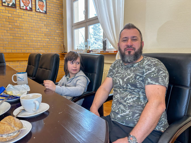 Ostróda w centrum śnieżycy. Burmistrz nocą ratował ludzi. Kierowcy nocowali w urzędzie