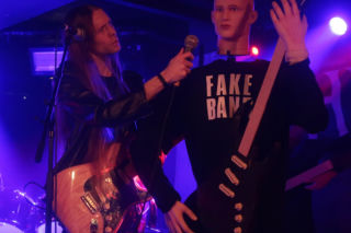 Threatin oszukał europejską branżę muzyczną. Historia rockmana, który sfałszował całą swoją karierę