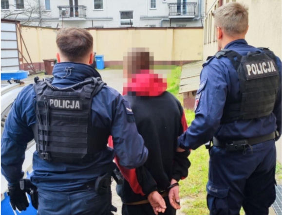 Napad na aptekę w Gdyni! 18-latek sterroryzował farmaceutki. Miał przedmiot przypominający broń