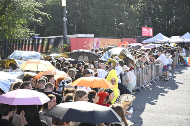 Fani w upale czekają na koncert The Weeknd. Tłumy w Warszawie
