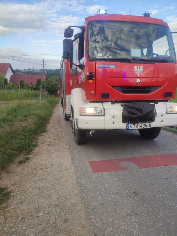 Groza na przejeździe kolejowym w Zborowicach! Auto uderzyło w nadjeżdżający pociąg