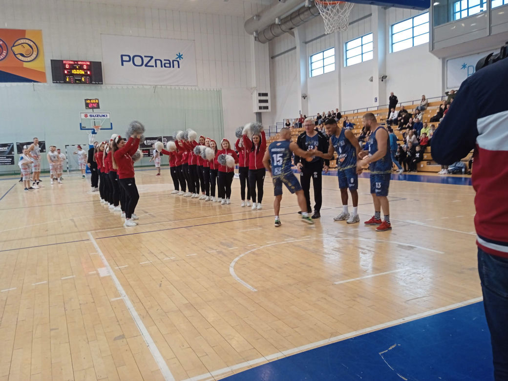 Charytatywna Bitwa Miast Poznań kontra Bydgoszcz. Gwiazdy grały w koszykówkę