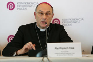Abp Polak: milczenie wobec przemocy może ranić bardziej niż nieporadne słowa