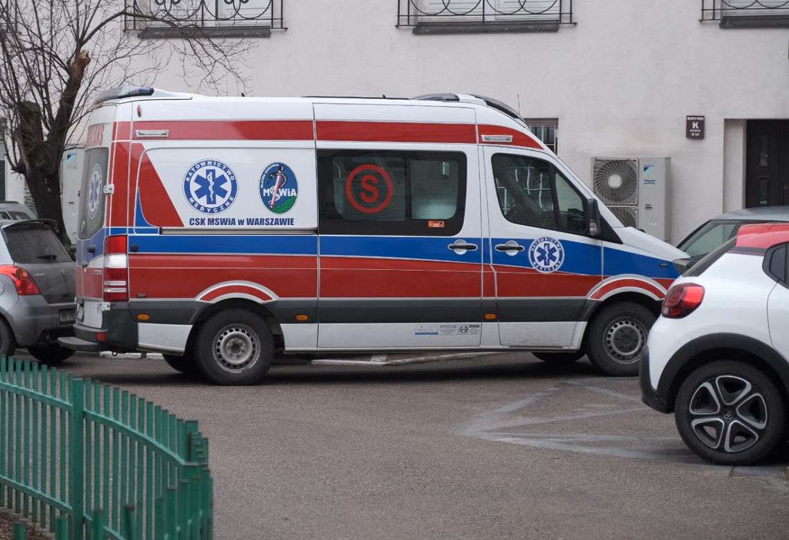 Karetka na terenie Kancelarii Sejmu