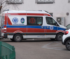 Karetka na terenie Kancelarii Sejmu