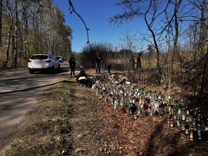 Morze zniczy w miejscu wypadku posła Łukasza Litewki