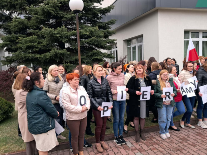 Protest pracowników ZUS-u w Starachowicach
