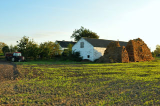 Ta maleńka miejscowość na Podlasiu właściwie przylega do granicy kraju. Skrywa dramatyczną historię!