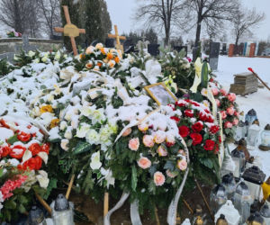  Oleszyce. Grzegorz zginął, przysypany przez kukurydzę. Morze kwiatów na jego grobie [ZDJĘCIA]