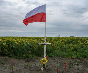 Pogrzeb ofiar zbrodni wołyńskiej w Ostrówkach