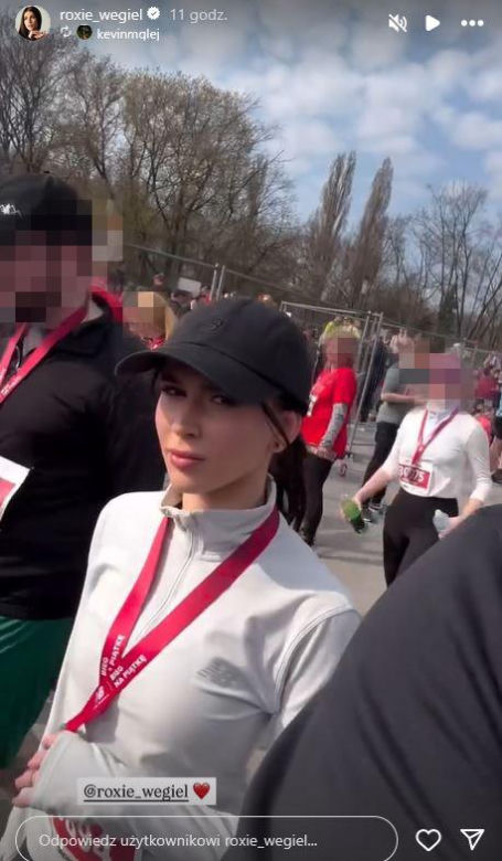 Roxie Węgiel  biega z Kevinem
