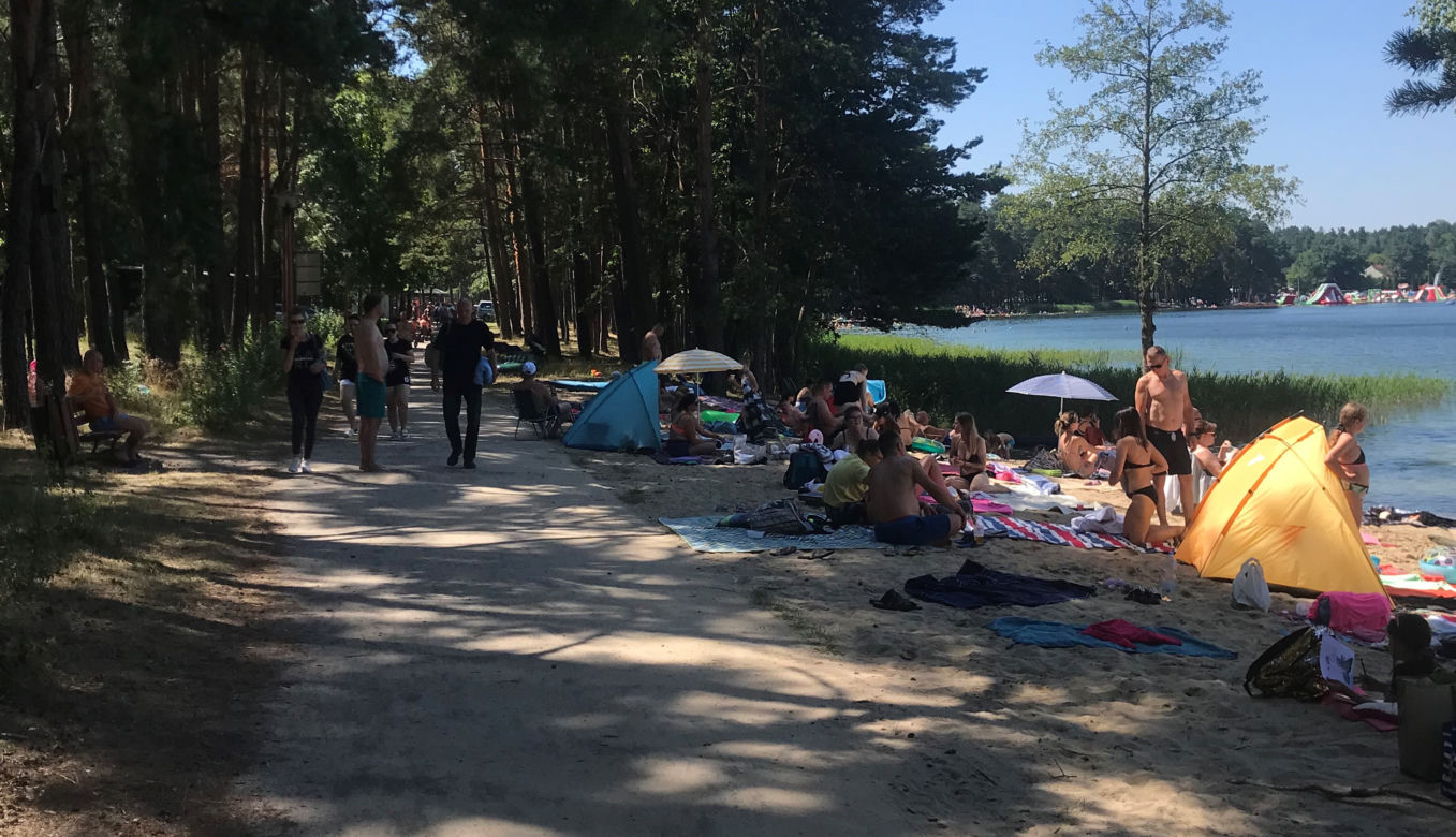 Wszyscy pojechali nad wodę! Tak wyglądała niedziela nad jeziorem Białka [ZDJĘCIA]