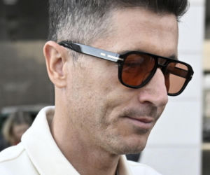 Robert Lewandowski w stylowych okularach