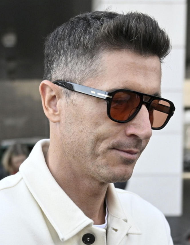 Robert Lewandowski w stylowych okularach