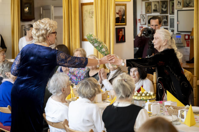 Wielkanoc w Domu Aktora w Skolimowie, Emilia Krakowska, Ryszarda Gozdowska