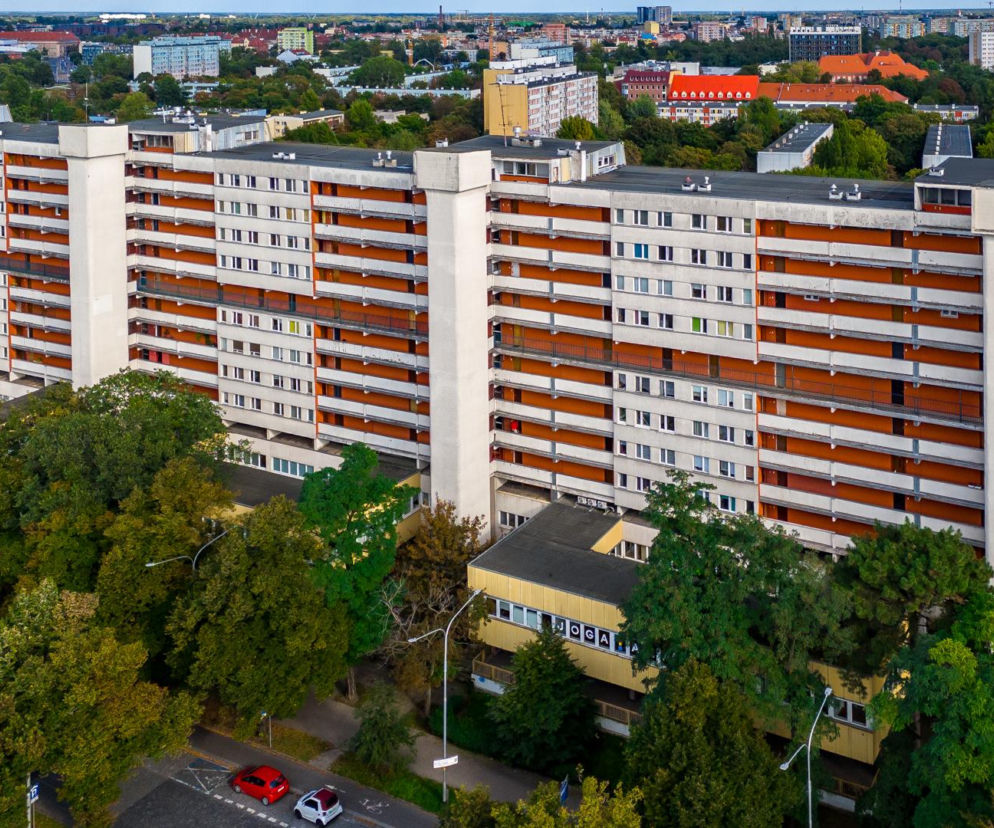 Galeriowiec z Powstańców Śląskich 112-122 we Wrocławiu