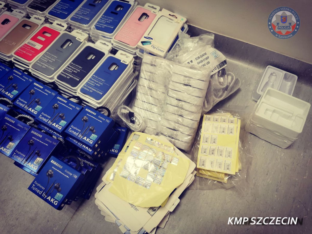 Policjanci ze Szczecina zabezpieczyli podróbki warte 300 tysięcy złotych