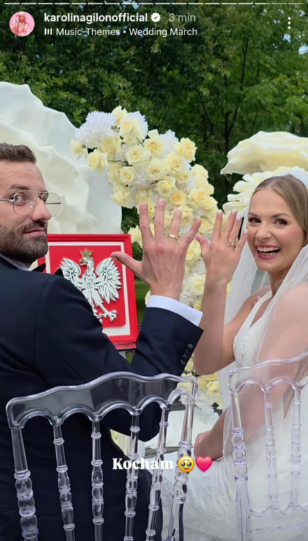 Karolina Gilon pokazała fotki ze ślubu. Są rodzice i brat. Cóż za przystojniak!