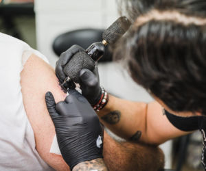 Tatuaże pod lupą lekarzy. Kiedy grożą reakcją zapalną lub alergiczną?