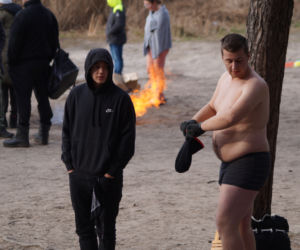 Zimna kąpiel morsów w podbydgoskich Pieckach [ZDJĘCIA]