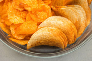 Pochówek w... puszce po chipsach? Kultowa marka przygotowała szokujący konkurs na Halloween