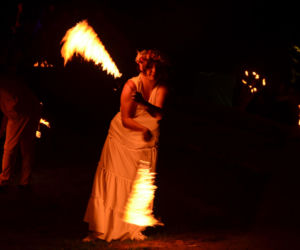 Pokaz fireshow w wykonaniu tancerzy i tancerek Teatru Ognia „Mantra” z Makowa Mazowieckiego