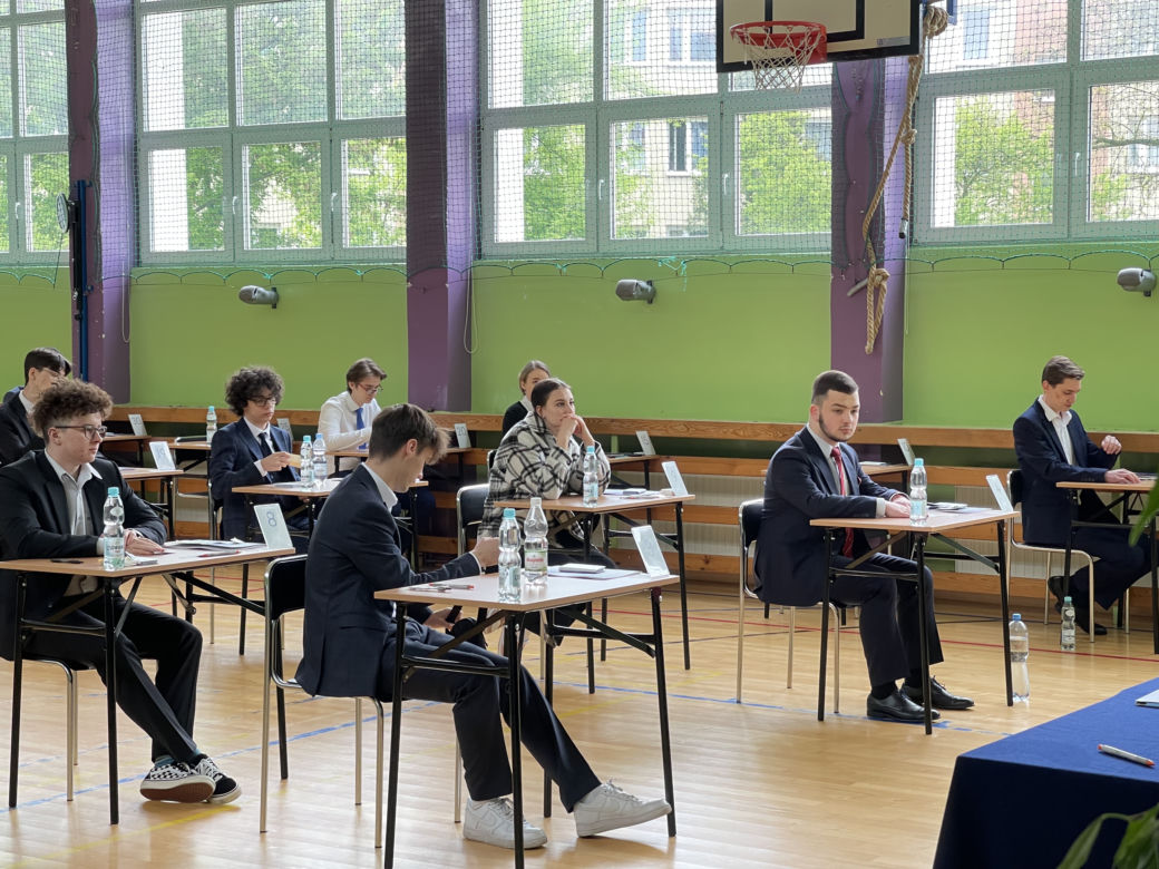 Matura 2023 z matematyki. Uczniowie z Krakowa rozpoczęli egzamin