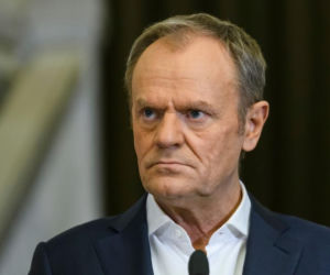 Tusk: Pamiętajcie o tym przy dystrybutorach. I wskazuje na Nawrockiego