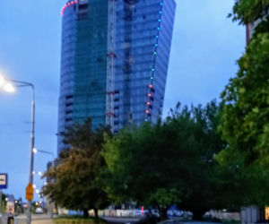 Próby iluminacji Hanza Tower