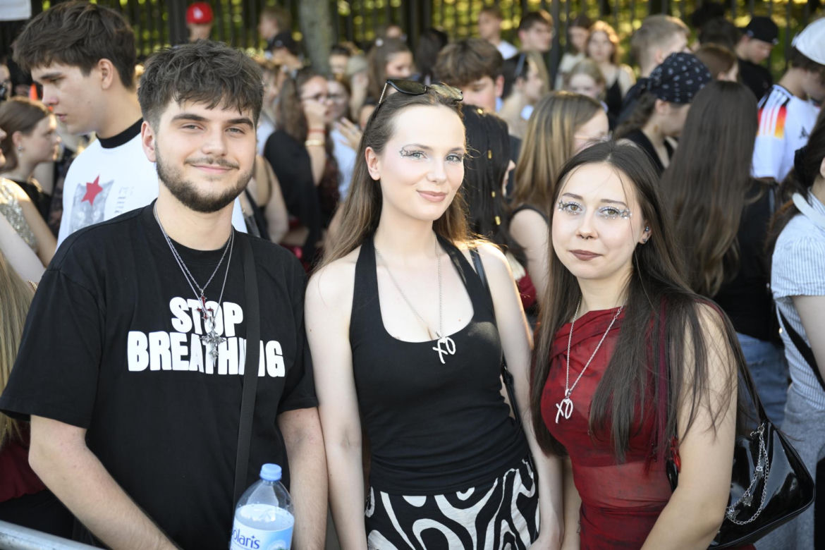 Fani w upale czekają na koncert The Weeknd. Tłumy w Warszawie
