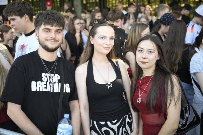 Fani w upale czekają na koncert The Weeknd. Tłumy w Warszawie