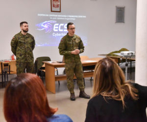 W Toruniu na siarczystym mrozie szkolą się cywile