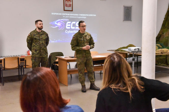 W Toruniu na siarczystym mrozie szkolą się cywile