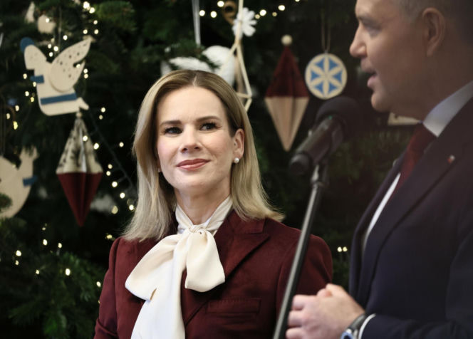 Marta Nawrocka w czerwieni