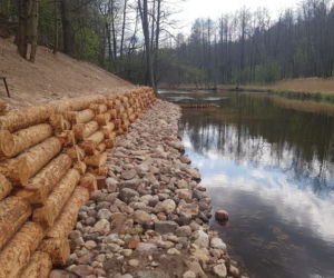 Spływy Czarną Hańczą bezpieczniejsze. Na rzece są już nowe umocnienia [ZDJĘCIA]