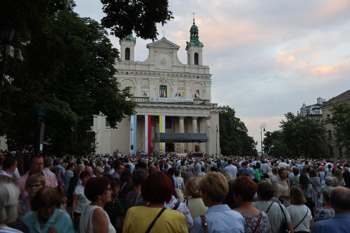 76. rocznica Cudu Lubelskiego. Procesja różańcowa w centrum Lublina