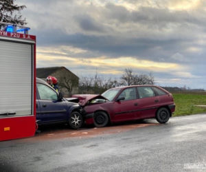 Wypadek na trasie trasie Sikorz - Trzciany! Jedna osoba w szpitalu! [ZDJĘCIA] 