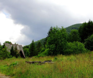 To jedna z najpiękniejszych wsi w Małopolsce. Jest ozdobą Tatr, a jej historia wiąże się z Neapolem