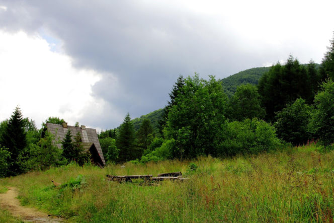To jedna z najpiękniejszych wsi w Małopolsce. Jest ozdobą Tatr, a jej historia wiąże się z Neapolem