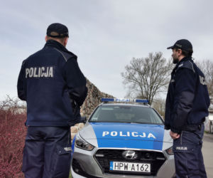 Szczecińscy policjanci kontrolują przestrzeganie kwarantanny