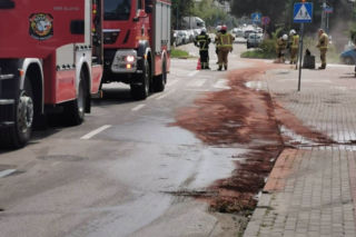Wielka plama oleju w Starej Miłosnej. Auta  wpadały w poślizg!