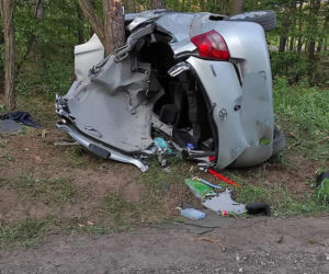 Toyota roztrzaskała się o drzewo pod Płockiem! W środku ciężko ranna 22-latka [ZDJĘCIA]. 