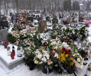 Mama i córka spoczęły w jednym grobie.