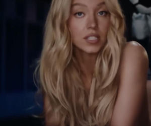 Rozebrana Sydney Sweeney w sportowej reklamie