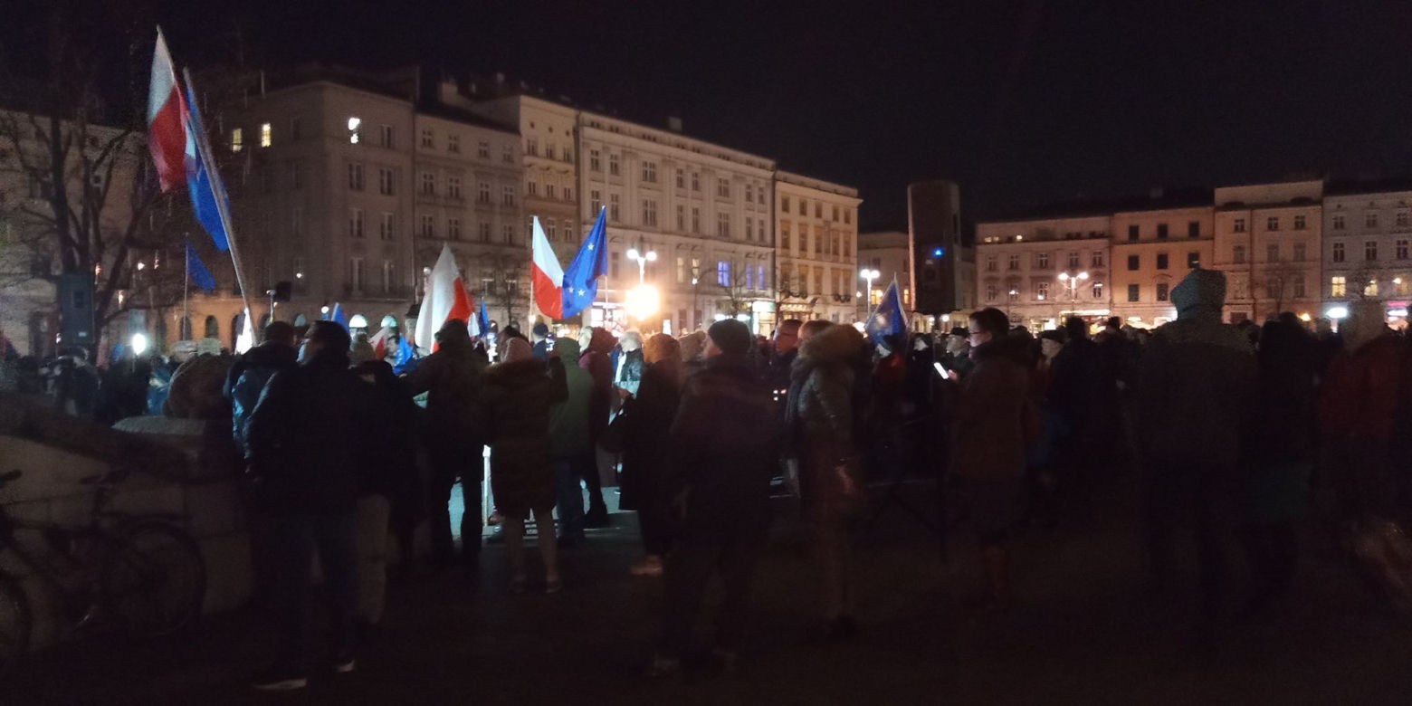 Krakownianie manifestowali w obronie sędziów i praworządności